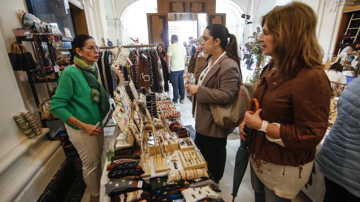 Mercadillo solidario “Ayúdanos a no olvidar” de la Asociación de Alzheimer