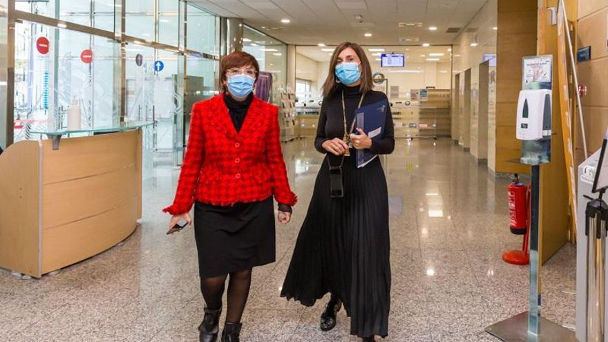 Archivo - La consejera de Presidencia y la directa general de Participación Ciudadana.- Archivo