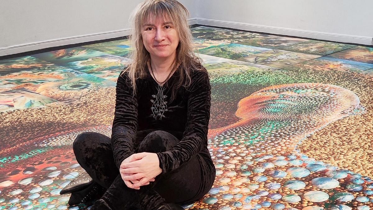 Un gigantesco mosaico de 104 metros cuadrados y diez mundos de cristal: la nueva gran exposición de la Térmica Cultural