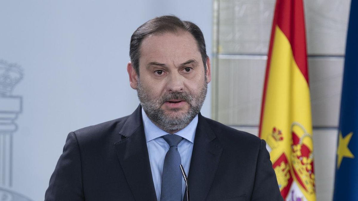 Ábalos dice que el Gobierno "vería bien" apostar por una fórmula similar a los Pactos de la Moncloa