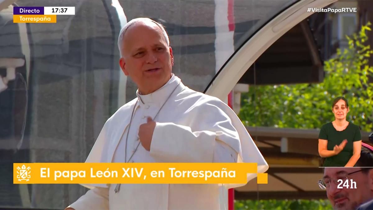 El papa León XIV se declara espectador de RTVE durante su breve e inesperado paso por Torrespaña: "Yo os veo"