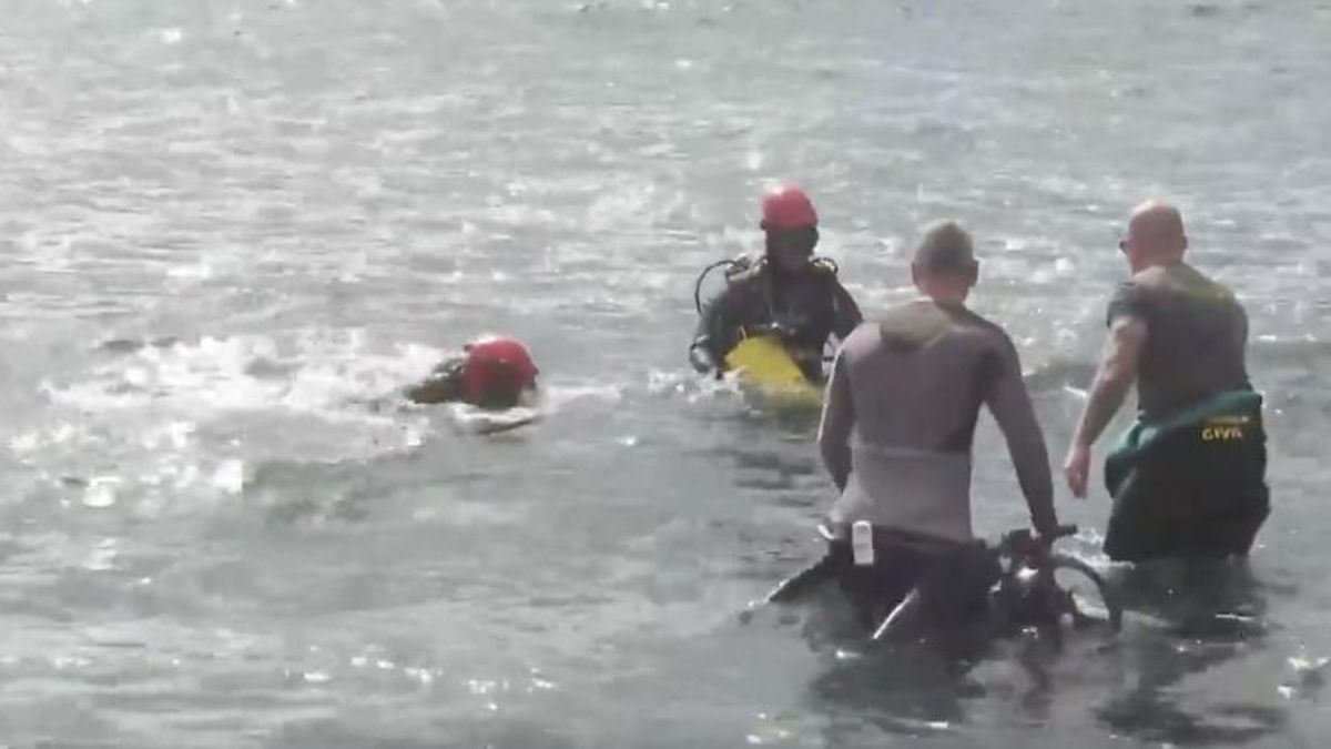 Buzos de la Guardia Civil reanudan la búsqueda de Airam con torpedos subacuáticos