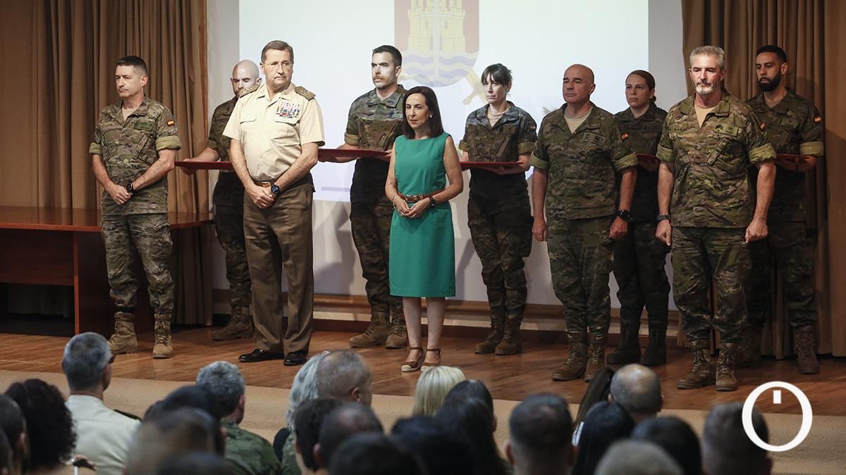 La ministra de Defensa, Margarita Robles, entrega las condecoraciones por la operación Libre Hidalgo y por las acciones realizadas en la DANA