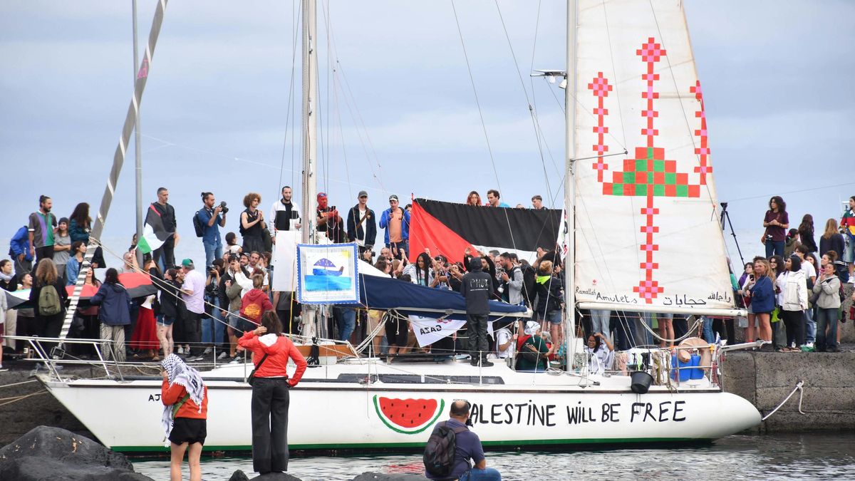 El barco militar de Italia que acompaña a la flotilla de Gaza insta a los tripulantes a abandonar y estos lo tachan de “sabotaje”