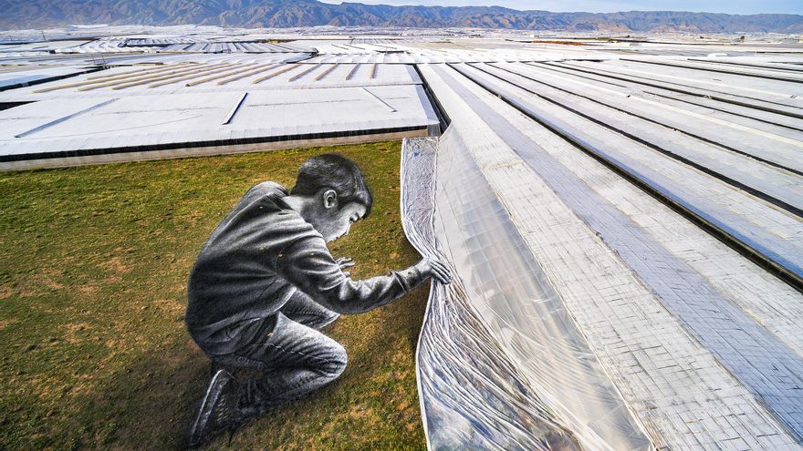 El artista de obras efímeras Saype presenta su primera exposición en solitario en París