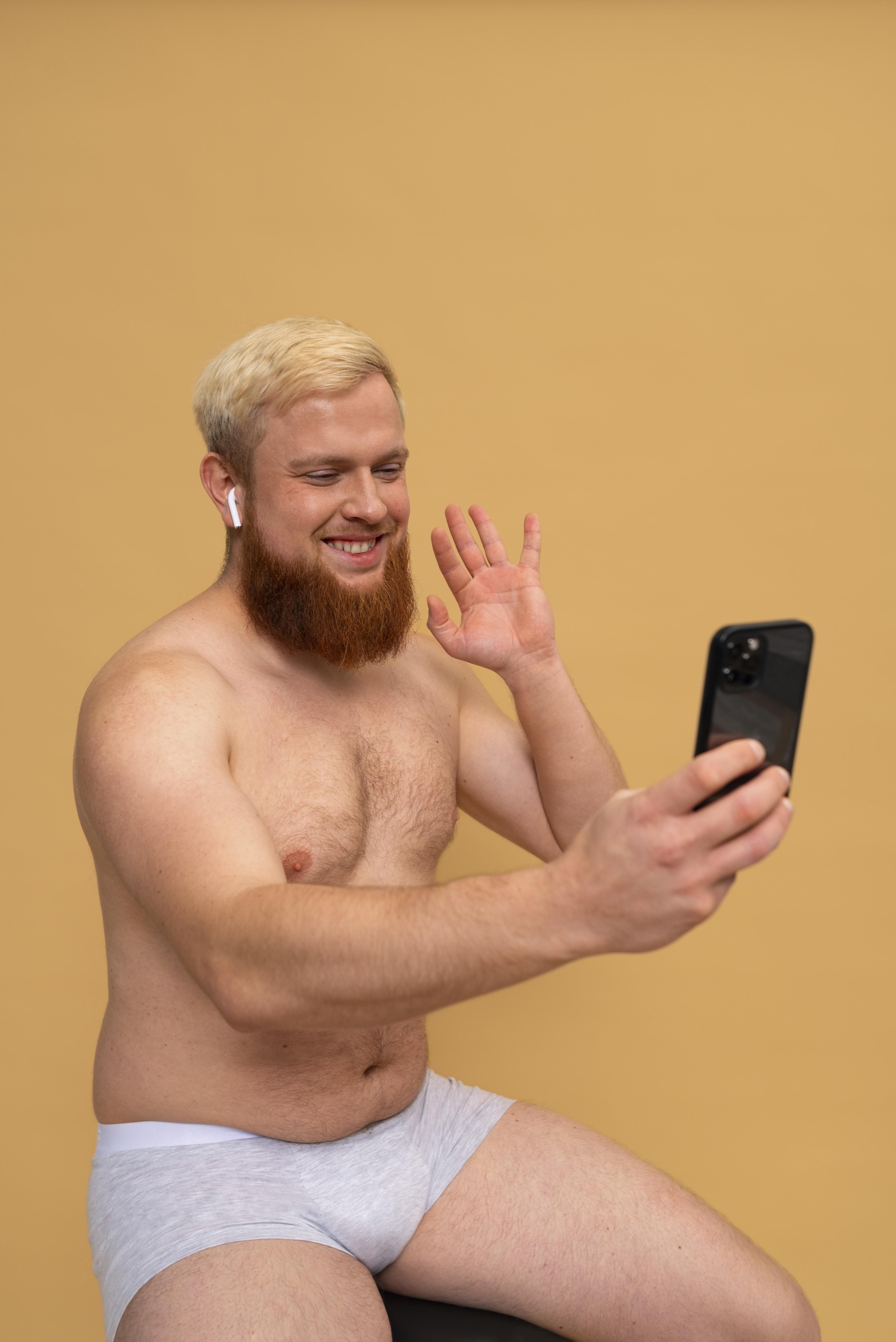 Según estadísticas, el porcentaje de usuarios que pagan por contenido son hombres, con estimaciones que van desde el 80% hasta el 97% del total de suscriptores.