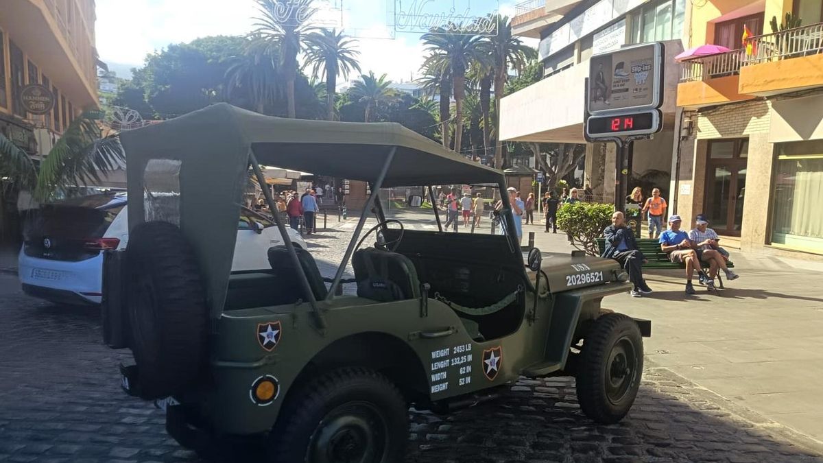 El jeep con símbolos USA que campa a sus anchas en el centro de Puerto de la Cruz en pleno conflicto global