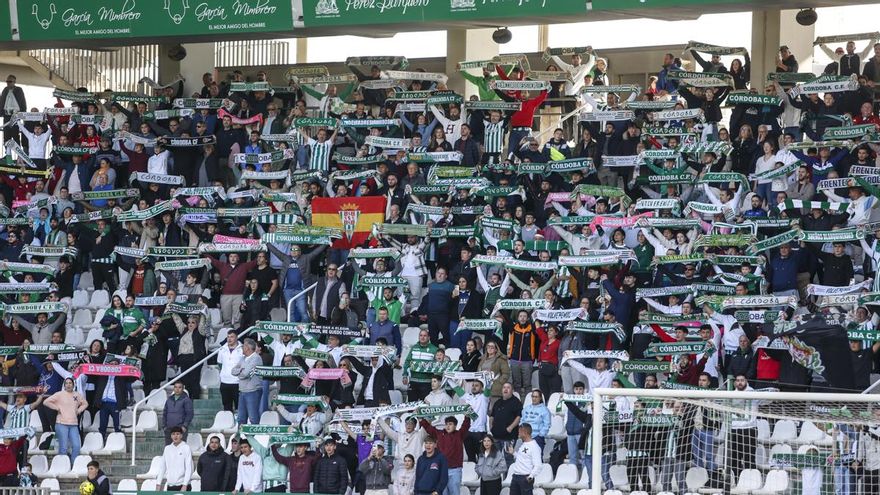 El Córdoba CF expulsa a tres ultras por hacer el saludo nazi