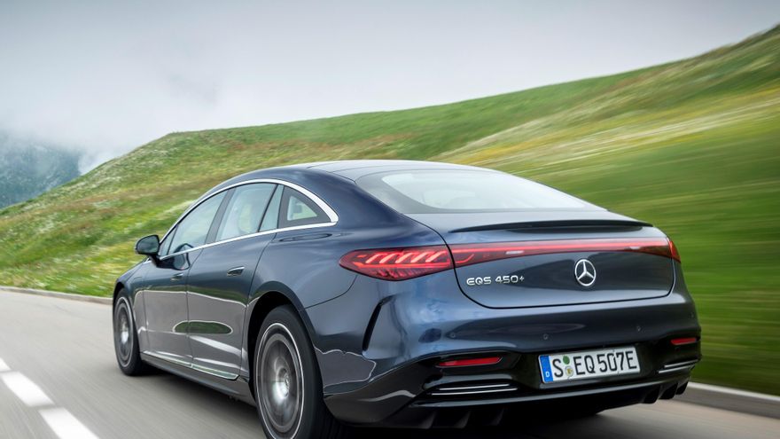 El EQS lleva de serie dirección del eje trasero con un ángulo de hasta 4,5 grados.