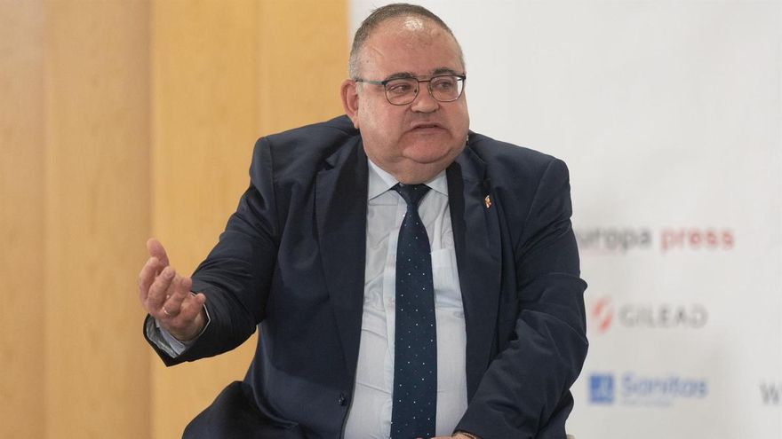 El consejero de Sanidad asume un verano de recortes en la atención sanitaria de Castilla y León