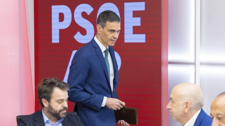Sánchez intenta preservar al Gobierno y el PSOE le da manos libres para pilotar el rearme del partido