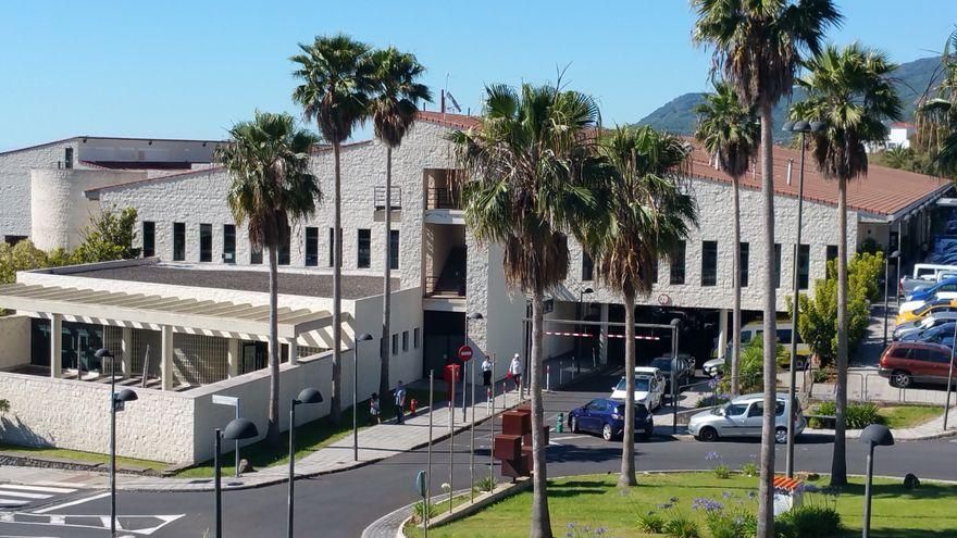 Tres pacientes COVID ingresan en la planta de Medicina Interna del Hospital de La Palma