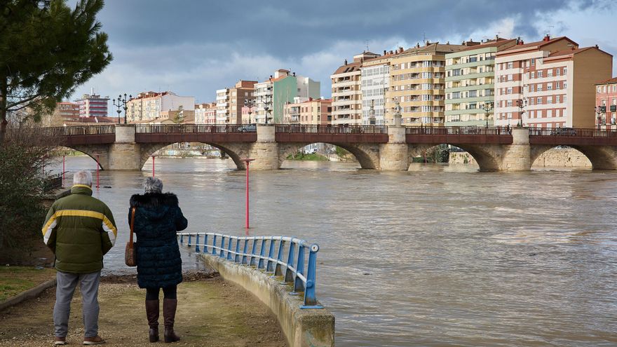 Logroño se prepara para una nueva crecida del Ebro este miércoles, hasta los 1.600 m3/s