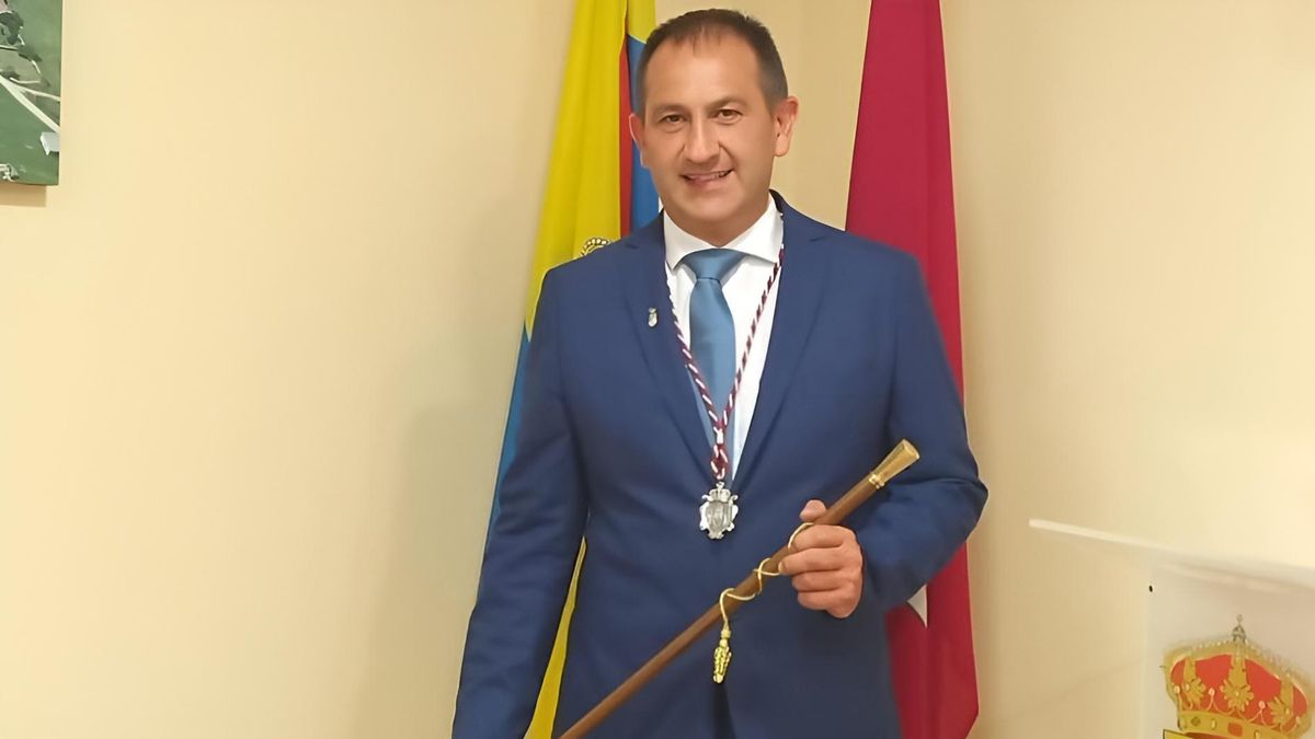 El dilema de un honor en vida siendo alcalde: la polémica calle con su nombre en un pueblo de León tras serlo por 4 partidos