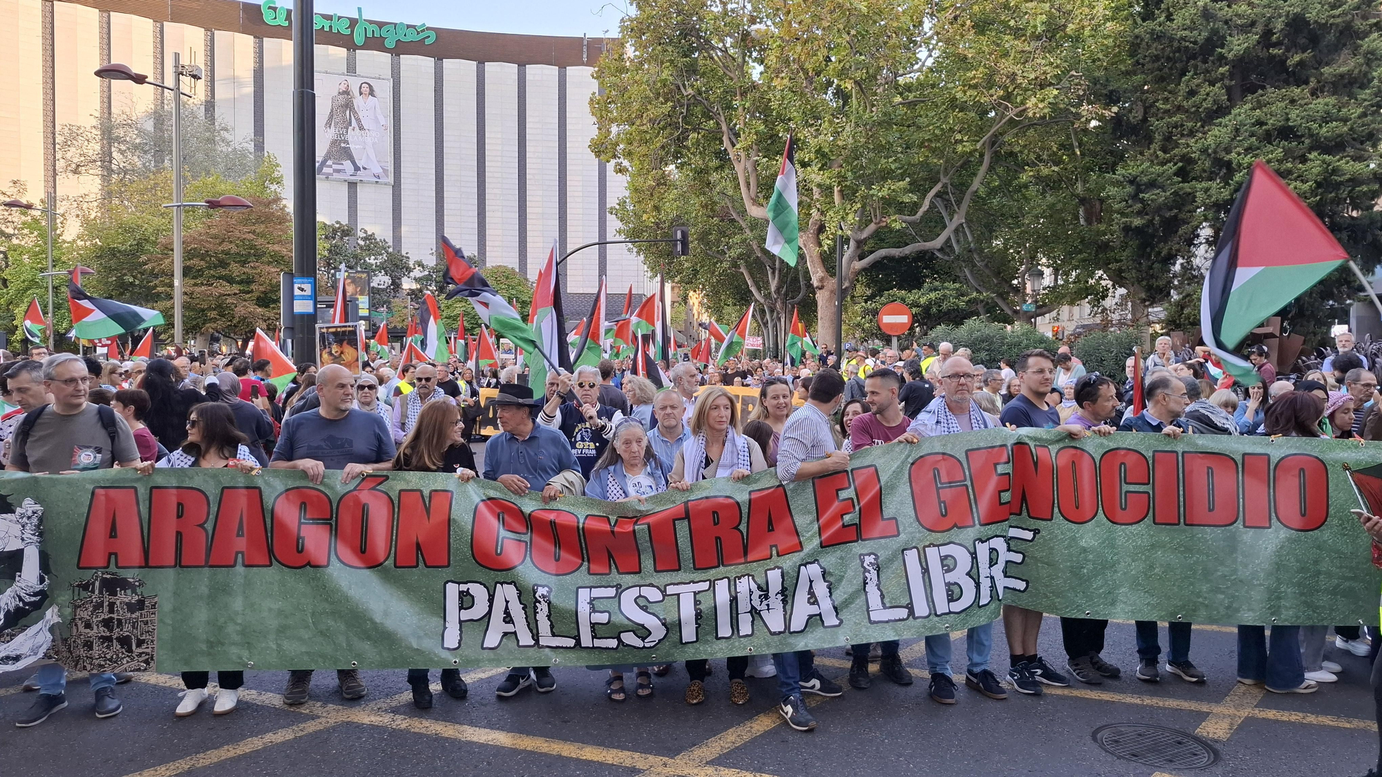 Un momento de la manifestación por Gaza en las calles de Zaragoza.
