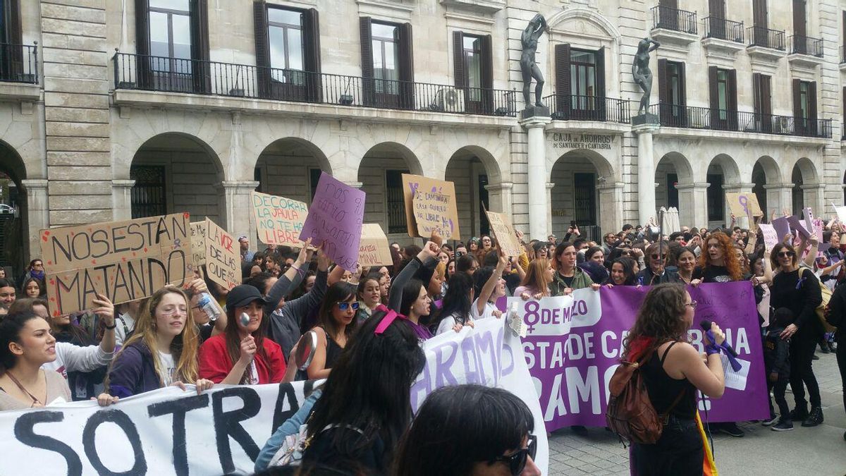 FOTOGALERÍA | Actos y movilizaciones durante la mañana de huelga feminista del 8M en Santander