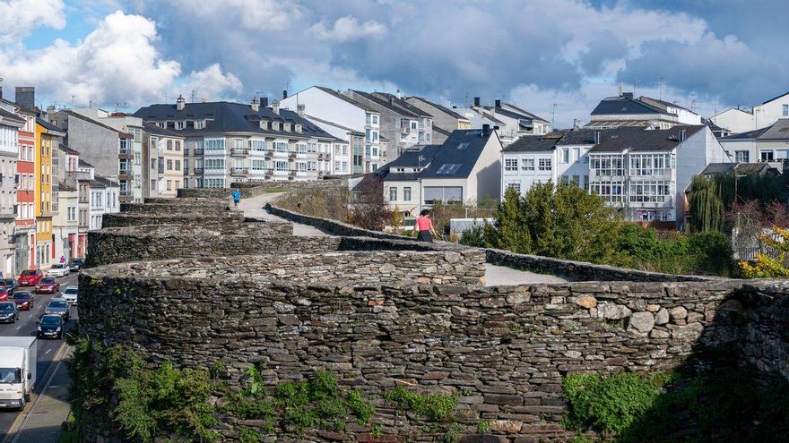 La familia de la joven arrojada desde la muralla de Lugo apunta a la transfobia: "Intentó matarla por ser trans"