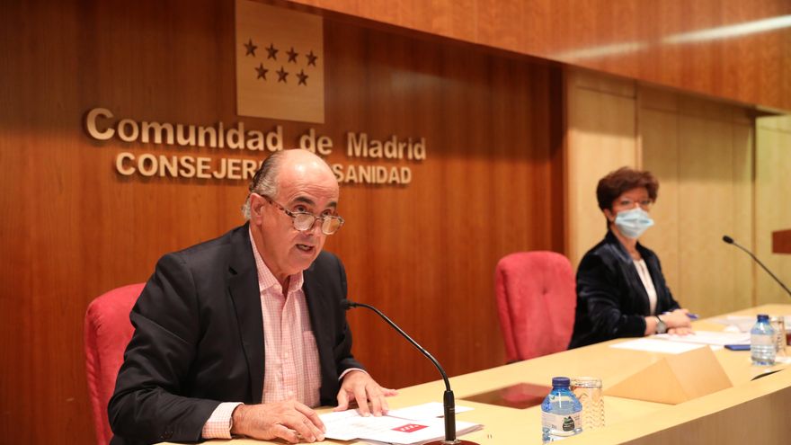 El viceconsejero de Salud Pública y Plan COVID-19 de la Comunidad de Madrid, Antonio Zapatero, y la directora de Salud Pública, Elena Andradas.