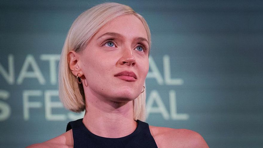 La actriz ucraniana que recrea la guerra mientras su familia la sufre: "A mi primo le mandaron al frente"