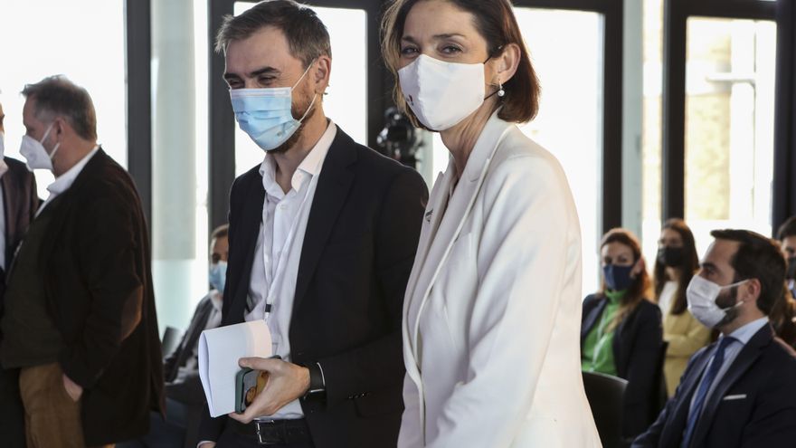 Ignacio Escolar y Reyes Maroto, ministra de Industria, Comercio y Turismo