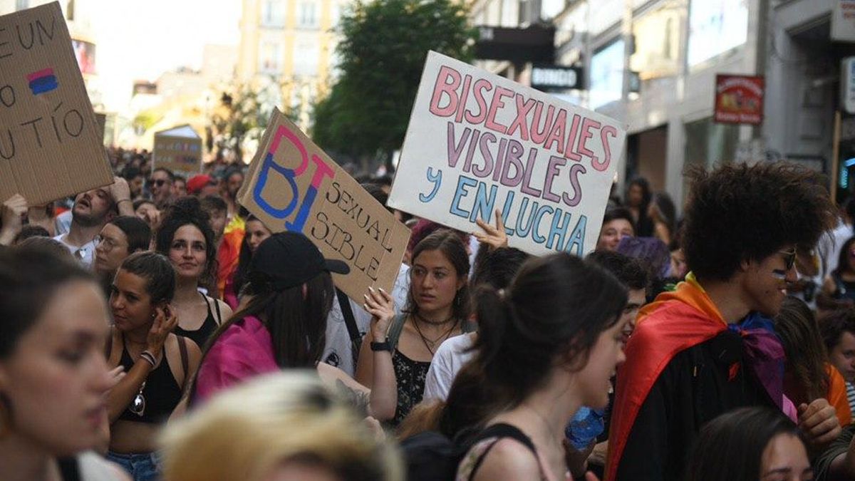 Jóvenes bisexuales, mayores hetero