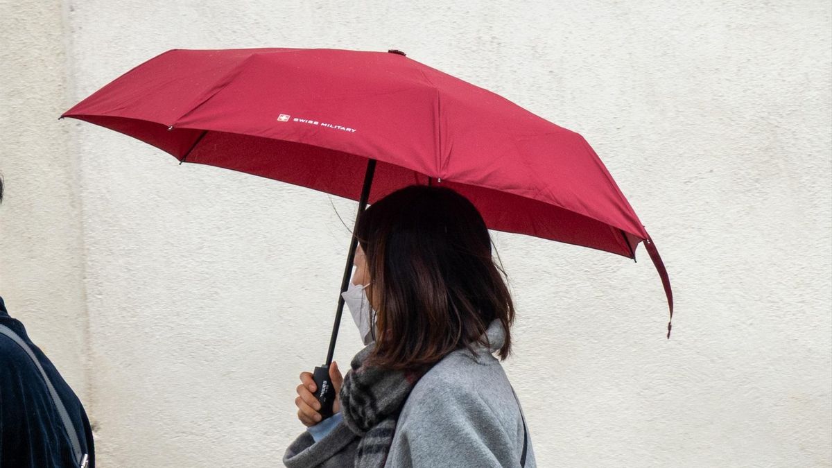 Aviso amarillo este lunes por lluvias en casi toda Andalucía y por calor en Almería, Córdoba, Granada, Jaén y Sevilla