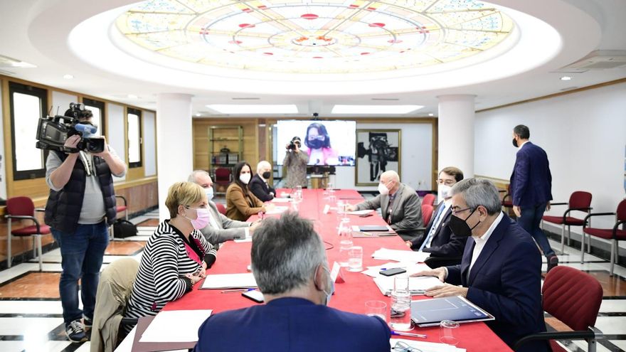 Gobierno canario y sindicatos, en contra de bajar los impuestos para afrontar la inflación por la guerra en Ucrania
