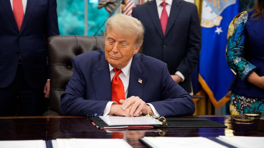 Trump multará con casi mil dólares por día a personas que incumplan orden de deportación