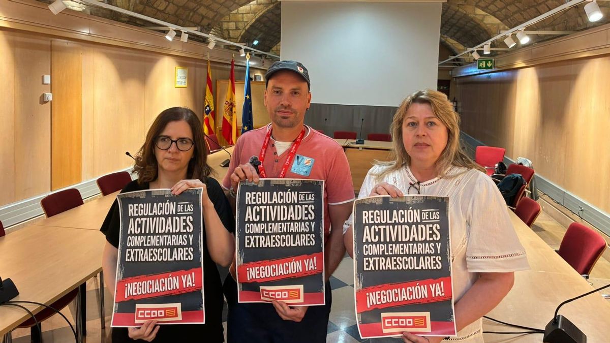 Representantes de CCOO se encierran en la sede del Gobierno de Aragón para exigir la regulación de las extraescolares