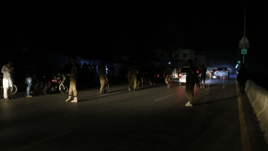 Pakistán cierra su espacio aéreo en medio de ataques cruzados de drones con la India