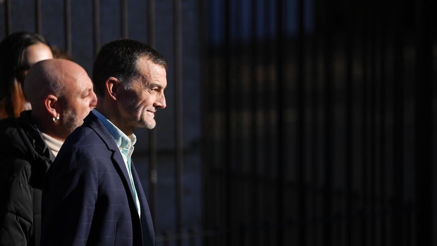 Antonio Maillo antes de un acto de Movimiento Sumar Andalucía e Iniciativa del Pueblo Andaluz en Sevilla.