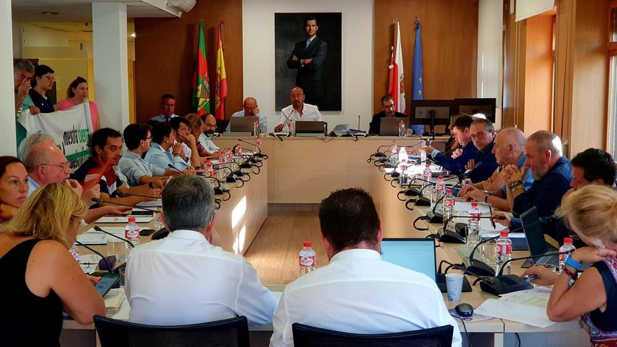 El Pleno de Torrelavega aprueba la extensión del Torrebús a Puente San Miguel