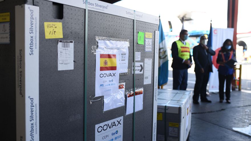 Imagen de un lote de vacunas contra la COVID-19 entregadas por España en la Ciudad de Guatemala en octubre.