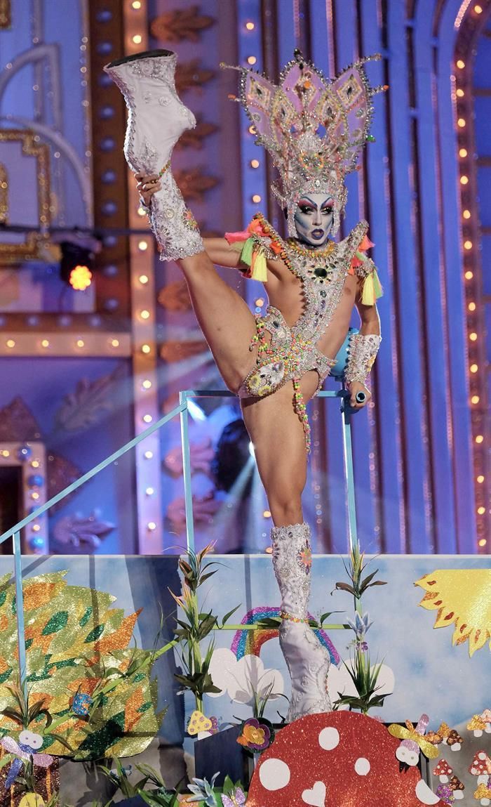 Drag Sethlas, con la fantasía 'El tamaño sí importa'