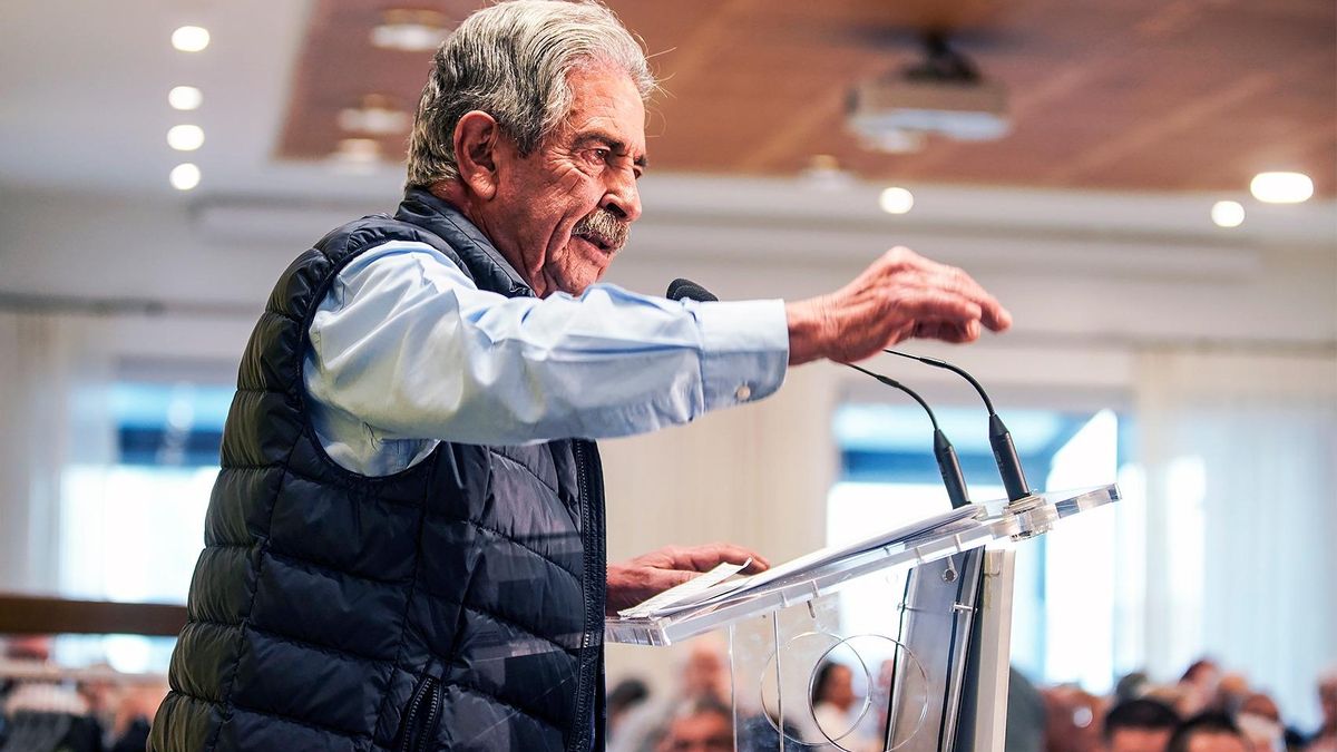 Las claves de la 'OPA hostil' del PP al PRC en Cantabria: batalla por un puñado de votos en los ayuntamientos regionalistas