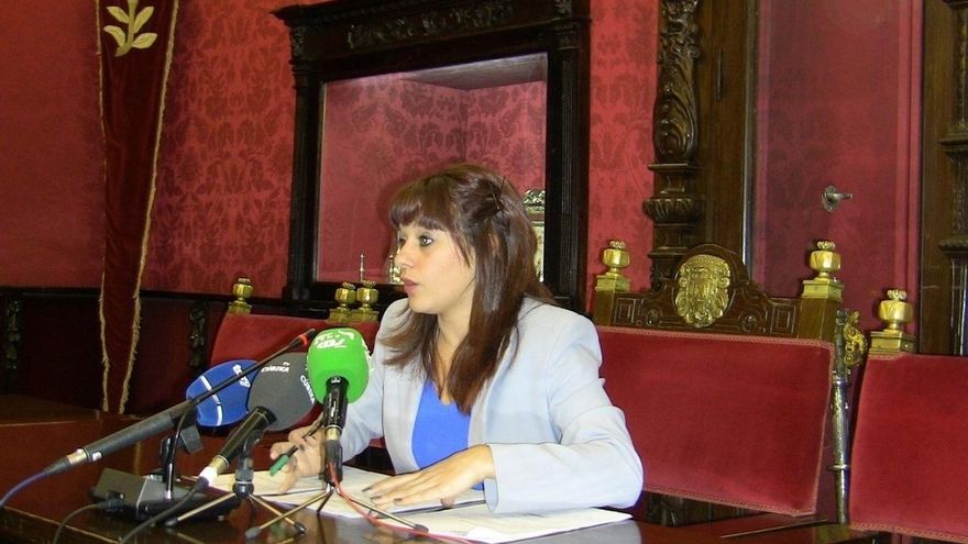 El Ayuntamiento denuncia que el Gobierno "abandonó" en estación de bus a 50 inmigrantes rescatados de pateras