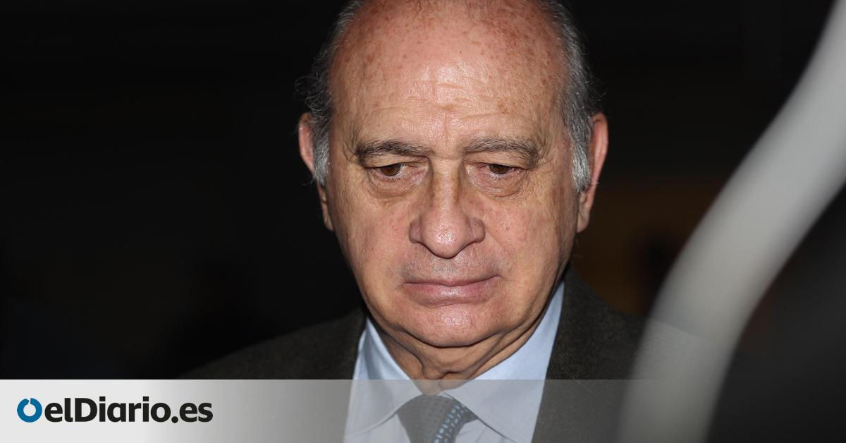 El exministro Fernández Díaz culmina en Daroca su ruta para promover el inexistente 'milagro de Garabandal'