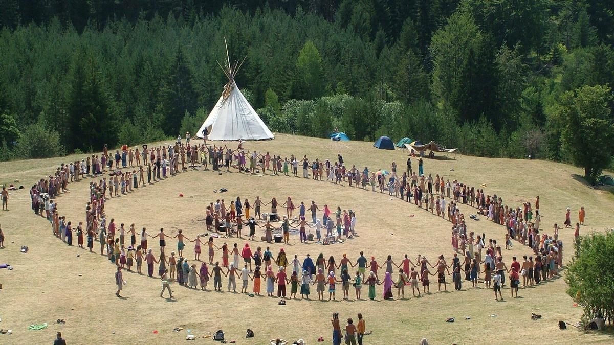 Cientos de 'hippies' preparan su llegada a Omaña con motivo del eclipse solar y hacen saltar las alarmas por el riesgo de incendio