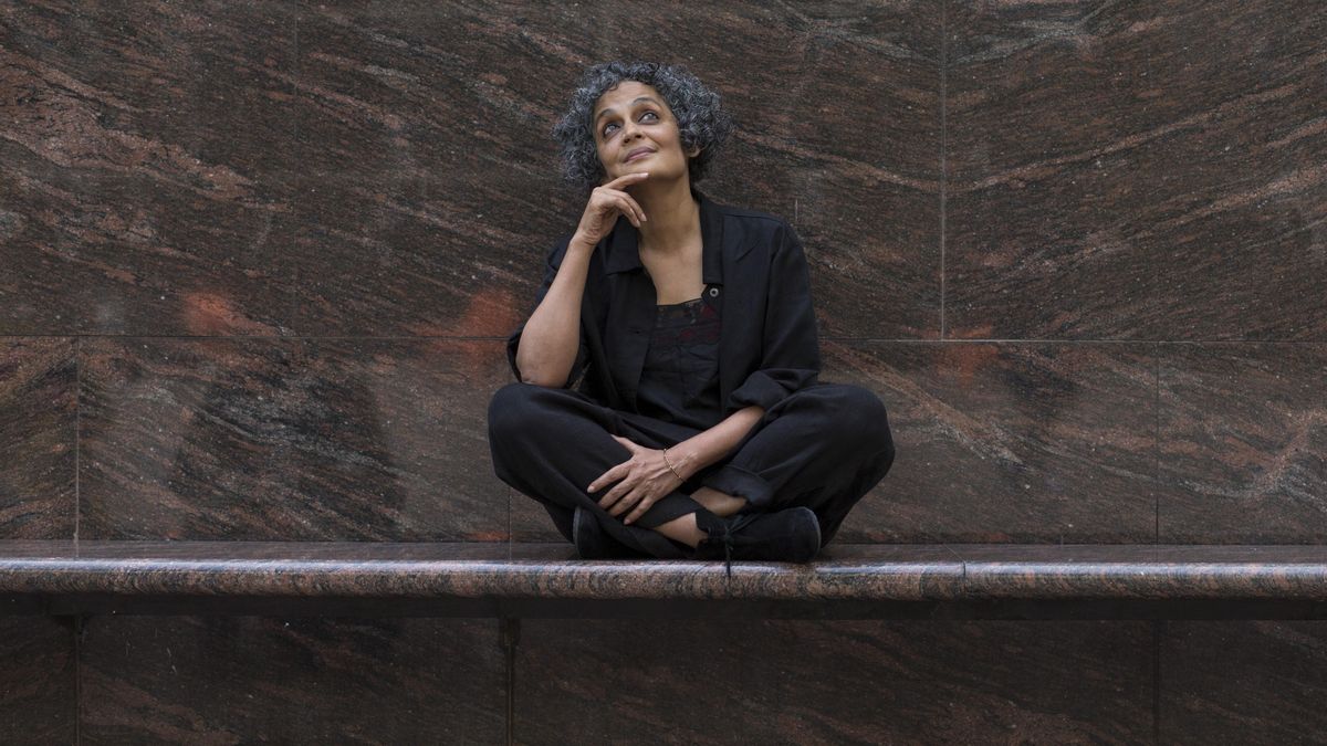 La escritora Arundhati Roy cancela su presencia en la Berlinale tras la negativa del jurado a condenar el genocidio en Gaza
