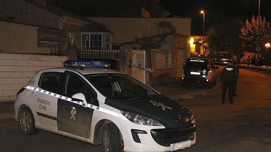 Un hombre con orden de alejamiento asesina a su exmujer en León