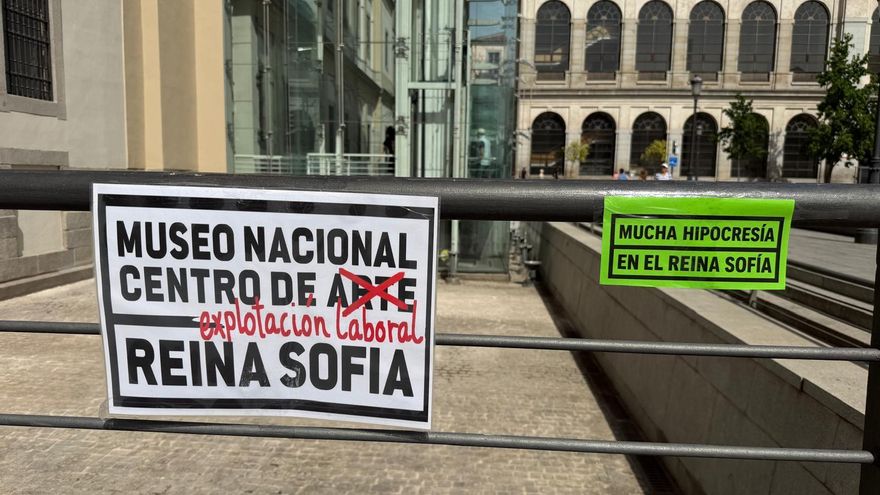 El servicio externo de información del Museo Reina Sofía cumple 13 días de huelga contra la reducción de puestos de trabajo