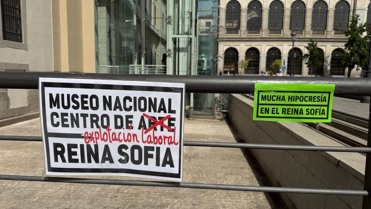 El servicio externo de información del Museo Reina Sofía cumple 13 días de huelga contra la reducción de puestos de trabajo