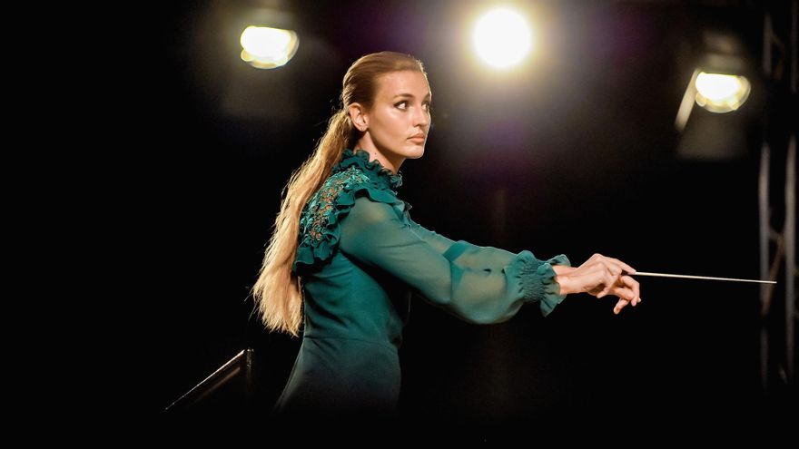 La directora de orquesta Beatrice Venezi, en una actuación en el Mascagni Festival de Livorno en 2020