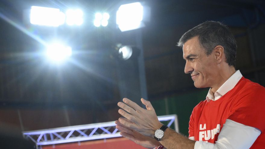 El presidente del Gobierno, Pedro Sánchez, participa en un acto de precampaña electoral celebrado este lunes en Gijón.