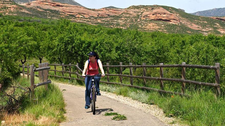 De las huellas de dinosaurios al emprendimiento joven sin salir de la Vía Verde del Cidacos