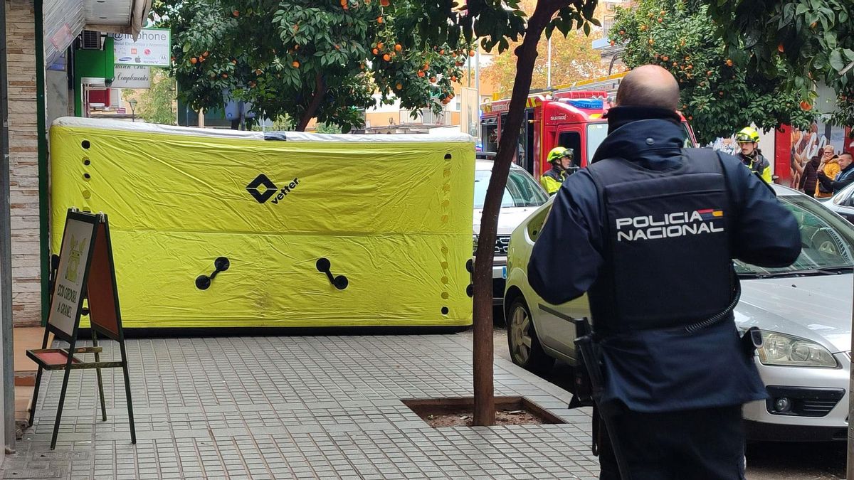 La Policía y los bomberos evitan el suicidio de un hombre en la avenida de Barcelona