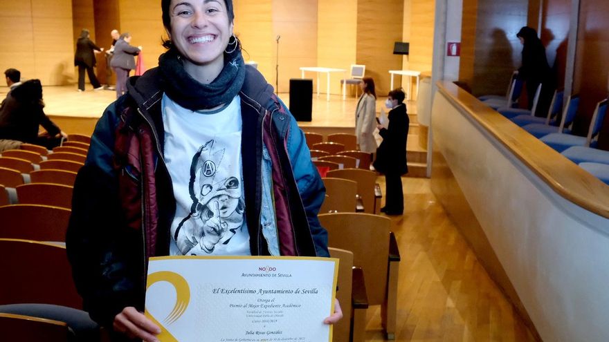 Portavoz de los mejores expedientes de Sevilla: "Estoy aquí no solo como Julia Rivas, sino como reflejo de una sociedad injusta"