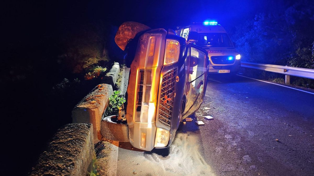 Una persona resulta herida tras el vuelvo de  un vehículo en Mazo