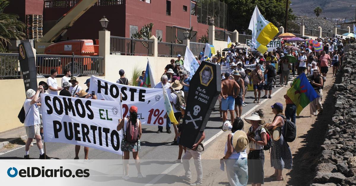 Unas 200 personas piden la paralización de las obras del polémico proyecto Cuna del Alma, en el Puertito de Adeje
