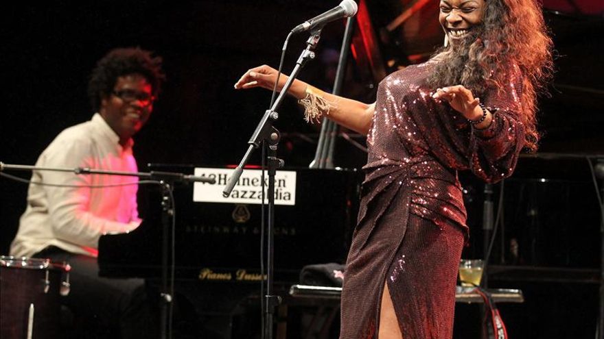 Buika entusiasma al público en Nueva York con su fuerza y fusión flamenca